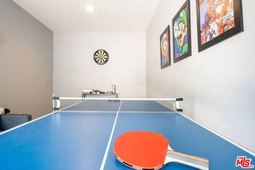 4240 Matilija Avenue Sherman Oaks, CA 91423