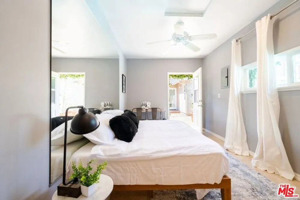 4240 Matilija Avenue Sherman Oaks, CA 91423