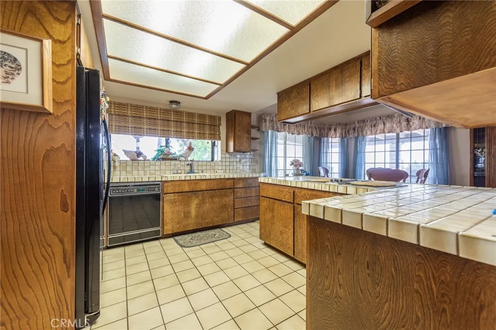 5305 Park Ln San Bernardino, CA 92404