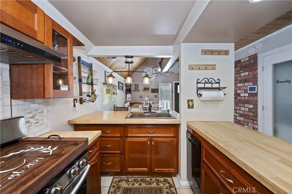 524 Highland Sugarloaf, CA 92386