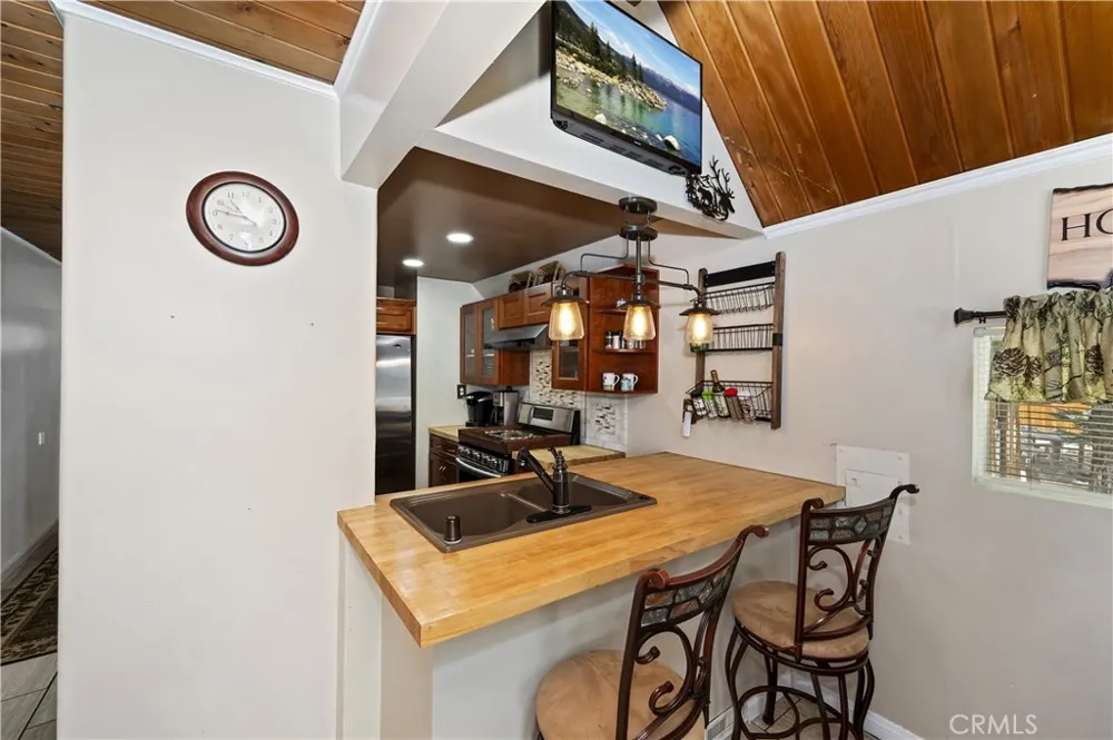 524 Highland Sugarloaf, CA 92386