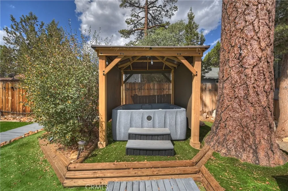 524 Highland Sugarloaf, CA 92386