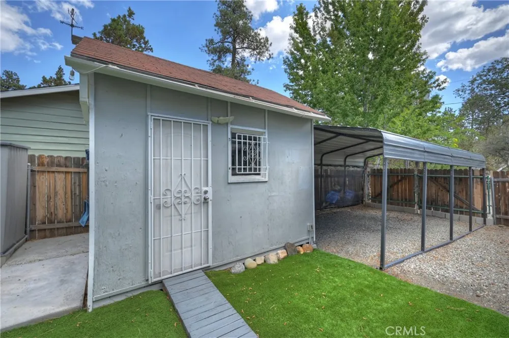 524 Highland Sugarloaf, CA 92386