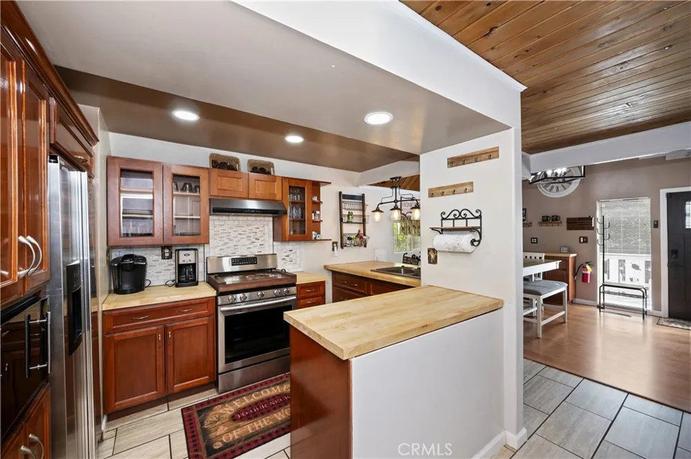 524 Highland Sugarloaf, CA 92386