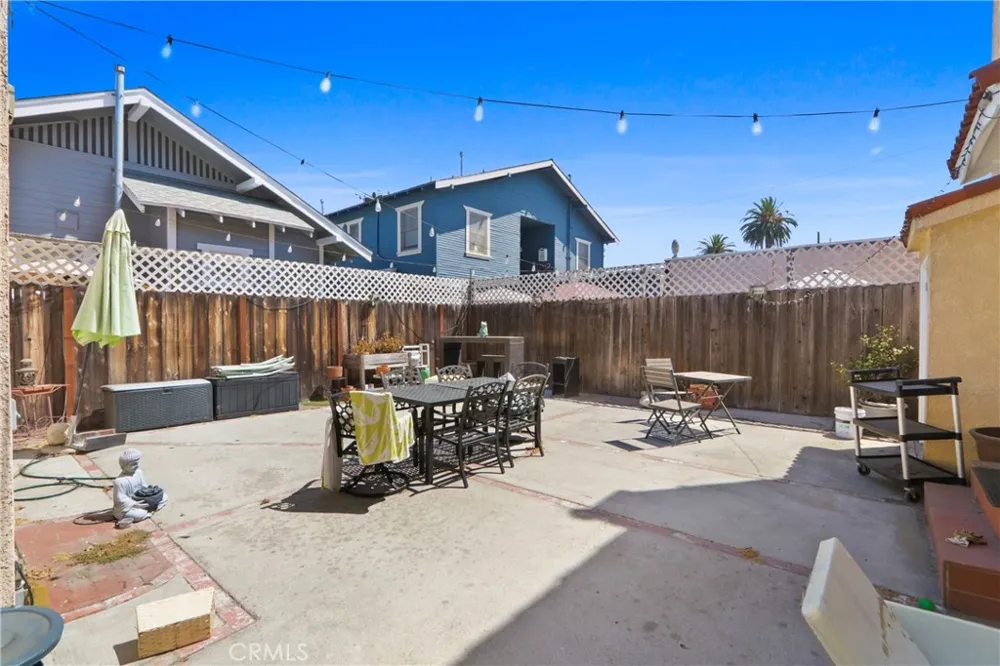 1131 E 2nd Long Beach, CA 90802