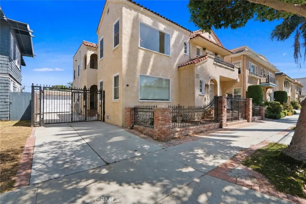1131 E 2nd Long Beach, CA 90802