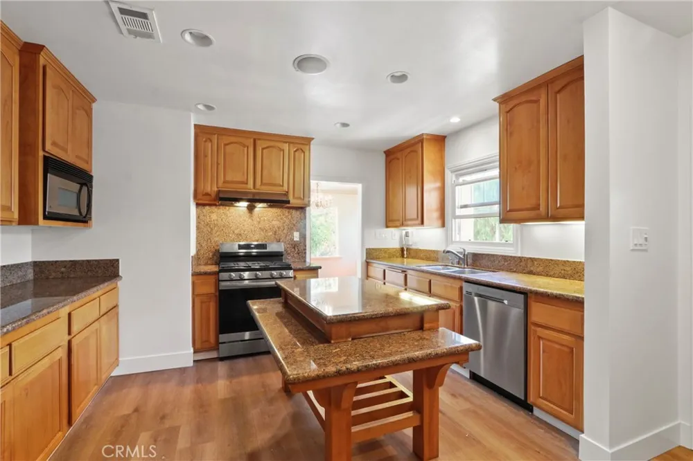 1131 E 2nd Long Beach, CA 90802