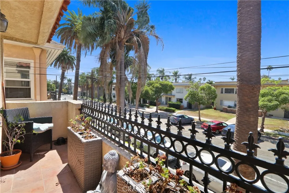 1131 E 2nd Long Beach, CA 90802