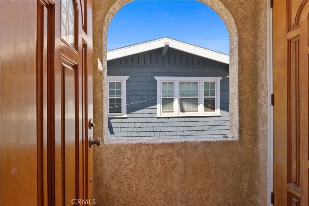 1131 E 2nd Long Beach, CA 90802