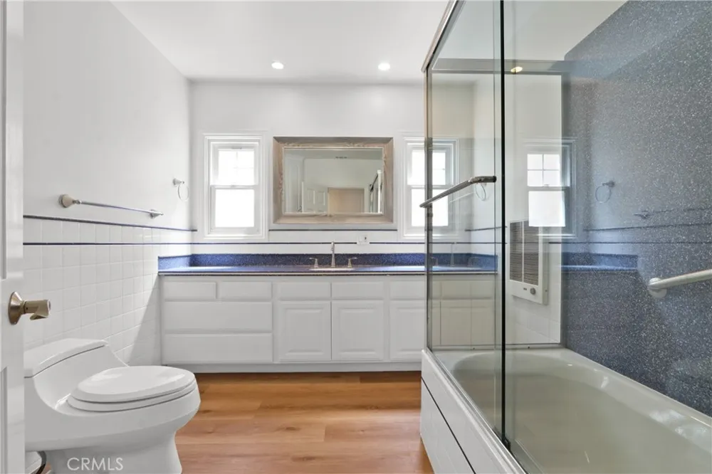 1131 E 2nd Long Beach, CA 90802