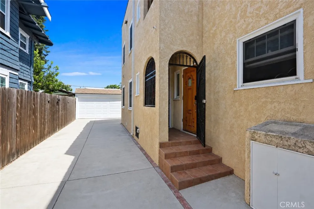 1131 E 2nd Long Beach, CA 90802