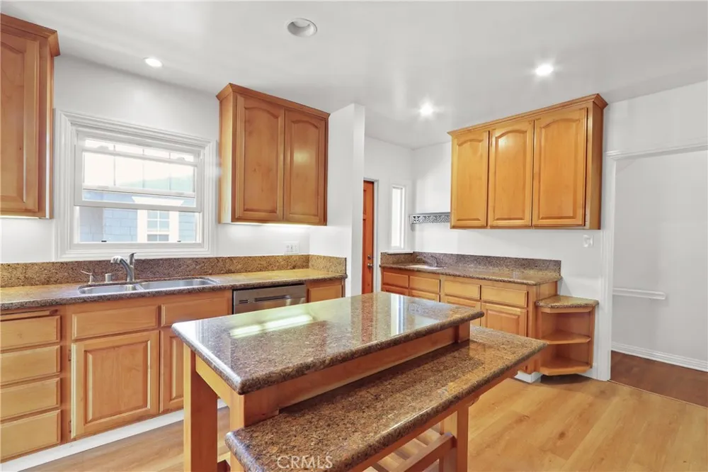 1131 E 2nd Long Beach, CA 90802