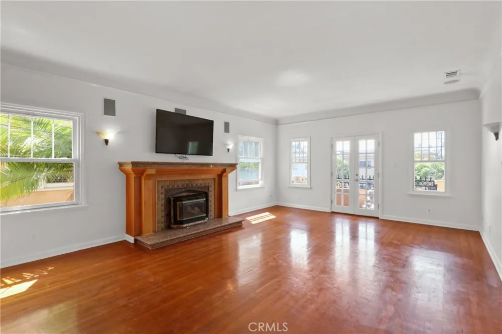 1131 E 2nd Long Beach, CA 90802