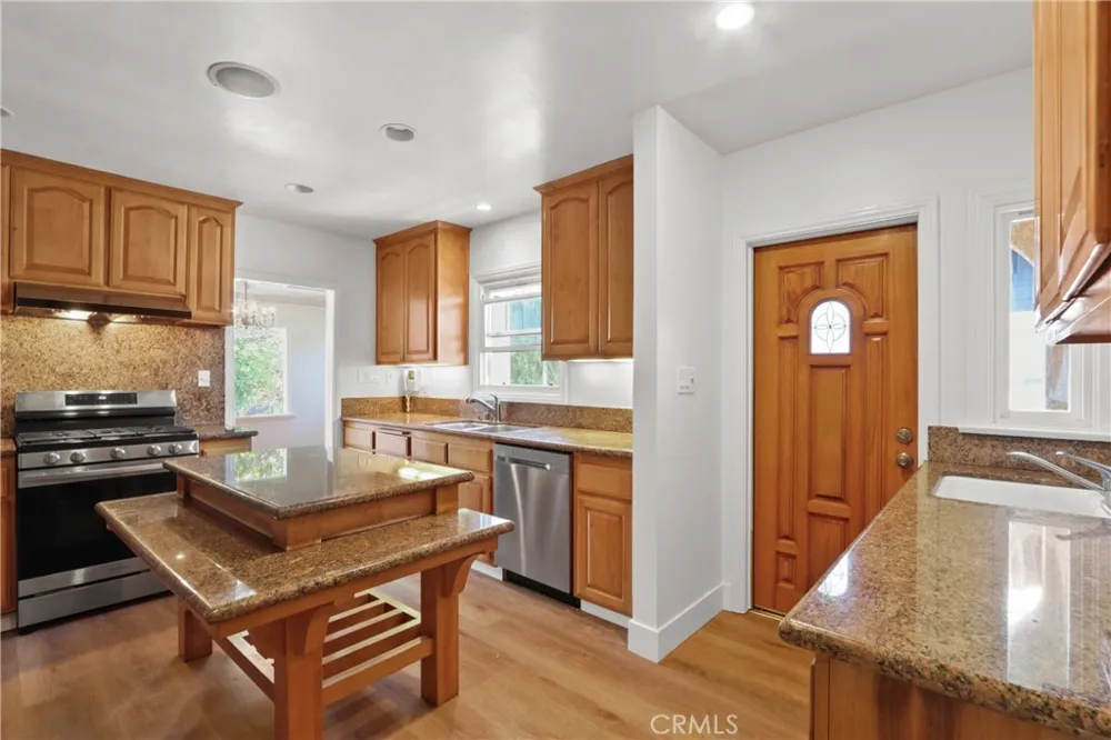 1131 E 2nd Long Beach, CA 90802