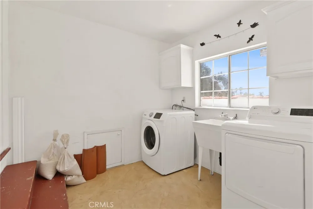 1131 E 2nd Long Beach, CA 90802