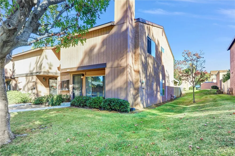 122 Tamarisk Redlands, CA 92373