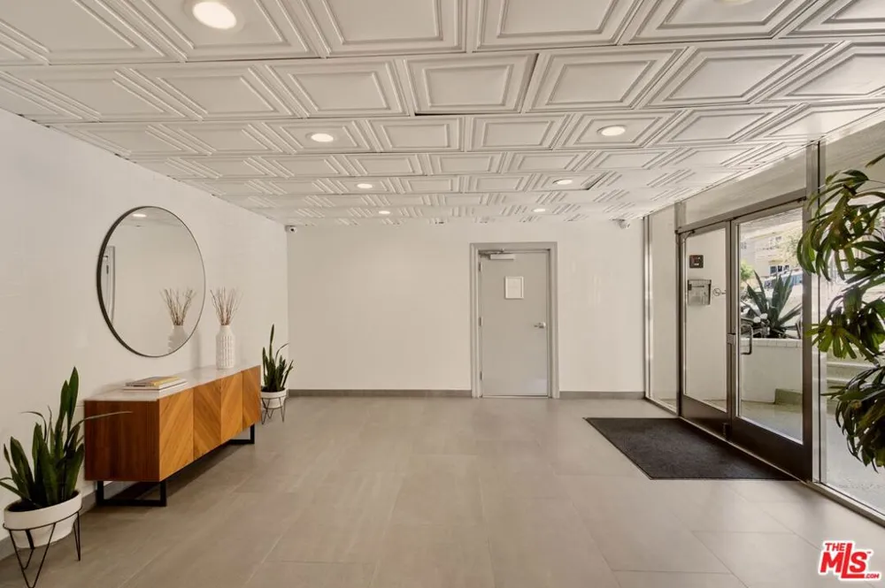 960 Larrabee Street #117 West Hollywood, CA 90069