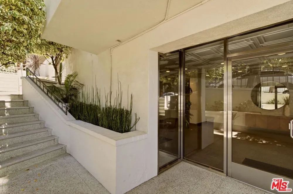 960 Larrabee Street #117 West Hollywood, CA 90069