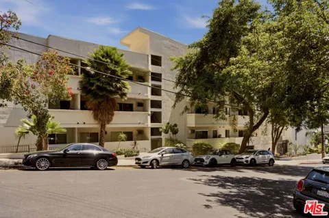 960 Larrabee Street #117