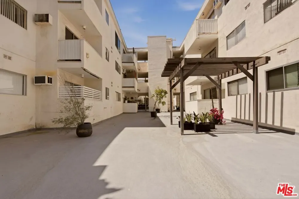 960 Larrabee Street #117 West Hollywood, CA 90069