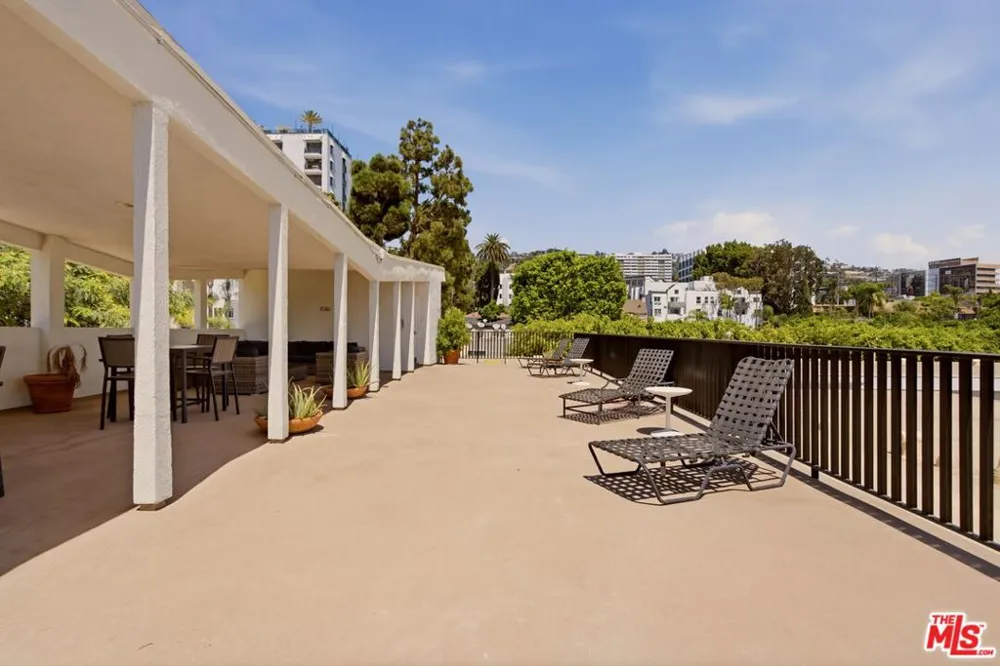 960 Larrabee Street #117 West Hollywood, CA 90069