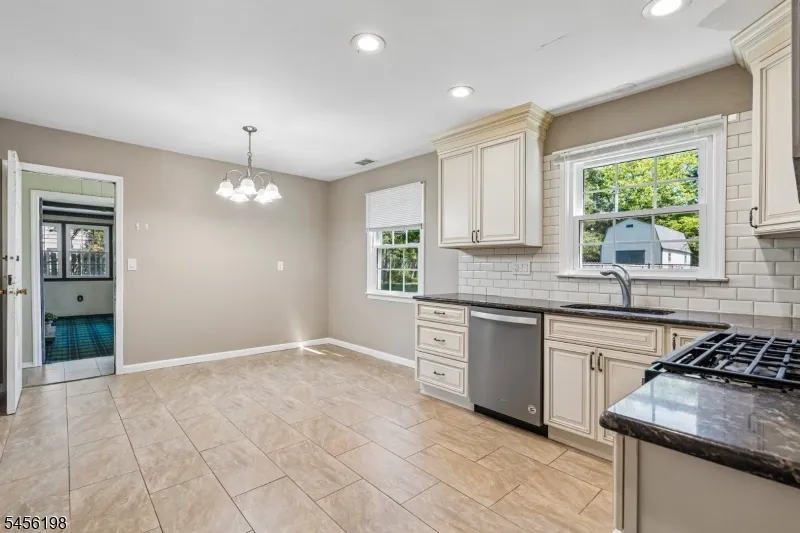 672 Thruway Dr Bridgewater, NJ 08807