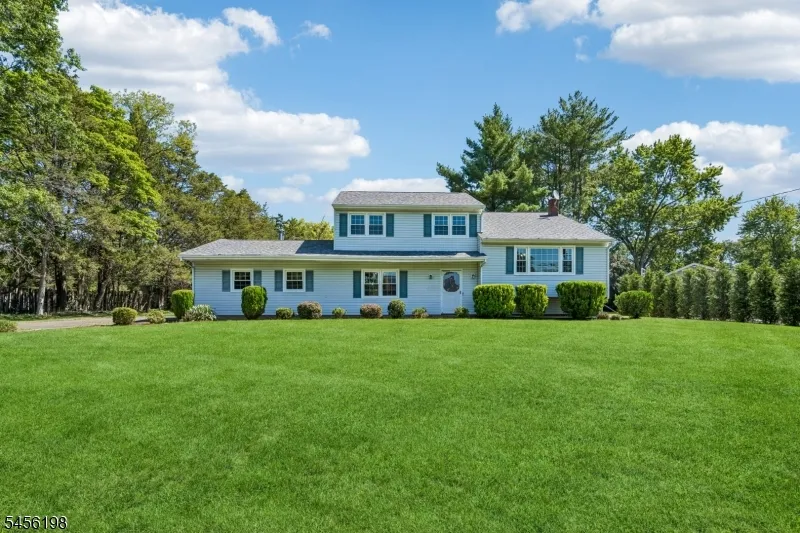 672 Thruway Dr Bridgewater, NJ 08807