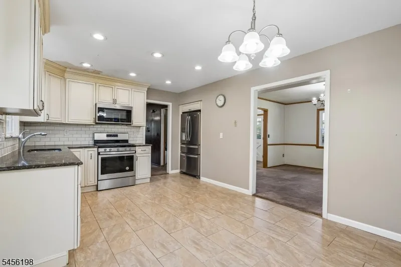 672 Thruway Dr Bridgewater, NJ 08807