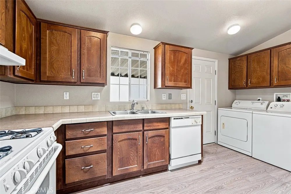 4201 Topanga Canyon Boulevard #21 Woodland Hills, CA 91364