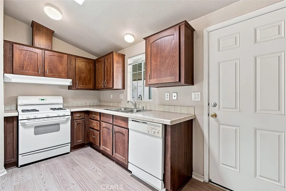 4201 Topanga Canyon Boulevard #21 Woodland Hills, CA 91364