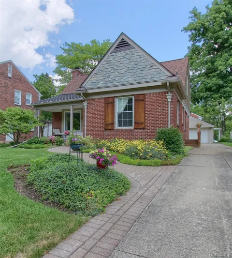 1910 Bonnieview Drive