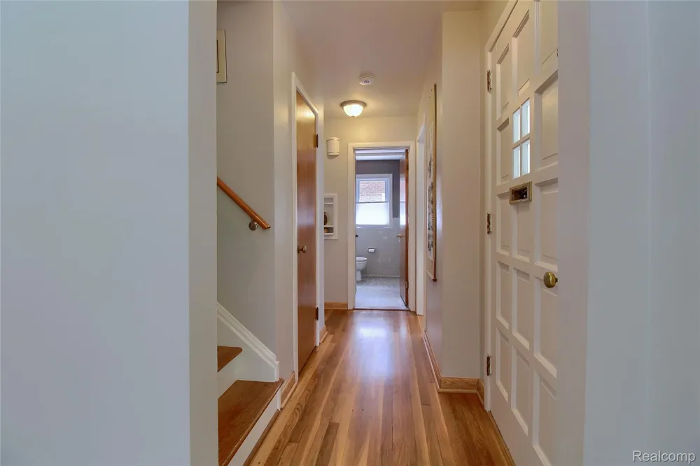 1910 Bonnieview Drive Royal Oak City, MI 48073