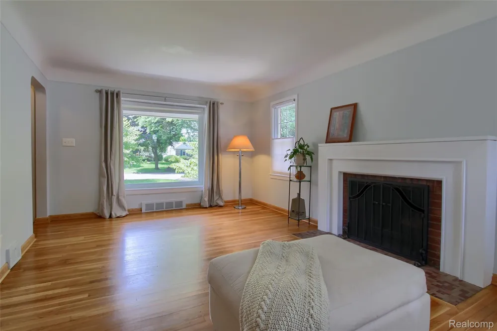 1910 Bonnieview Drive Royal Oak City, MI 48073