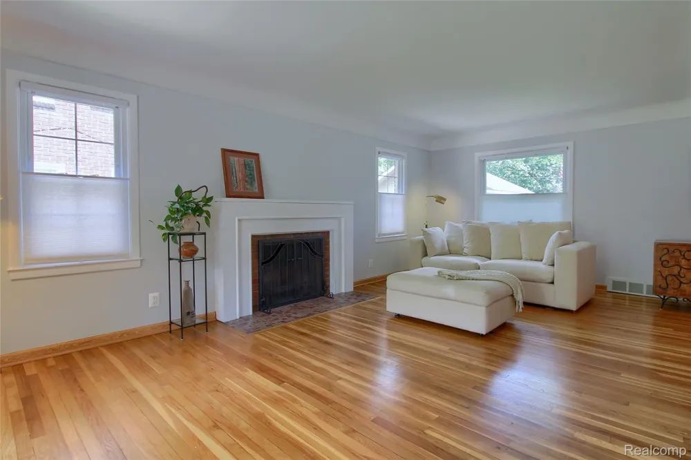 1910 Bonnieview Drive Royal Oak City, MI 48073