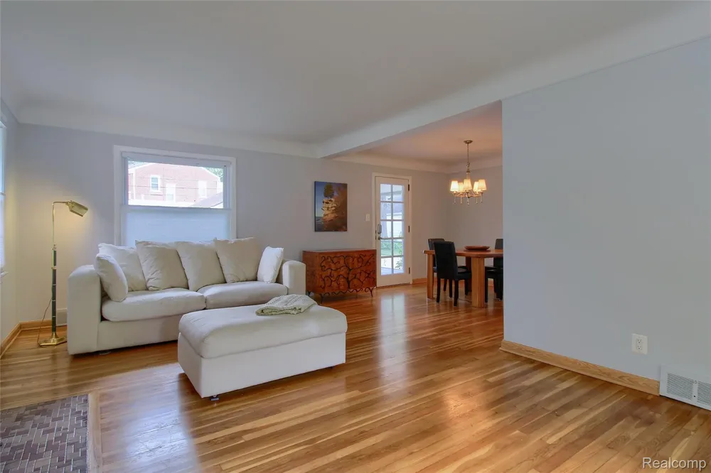 1910 Bonnieview Drive Royal Oak City, MI 48073