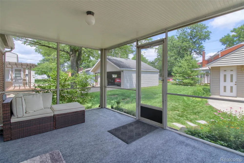 1910 Bonnieview Drive Royal Oak City, MI 48073