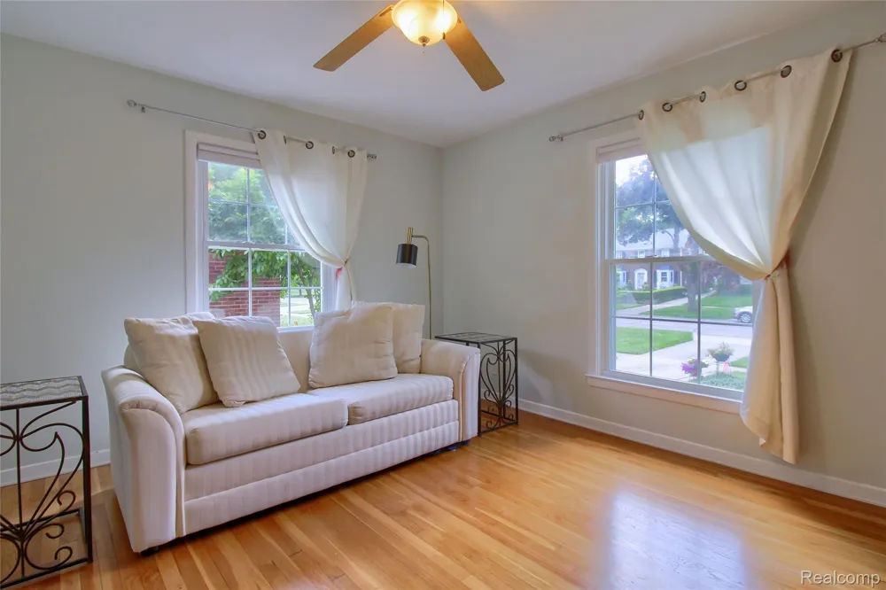 1910 Bonnieview Drive Royal Oak City, MI 48073