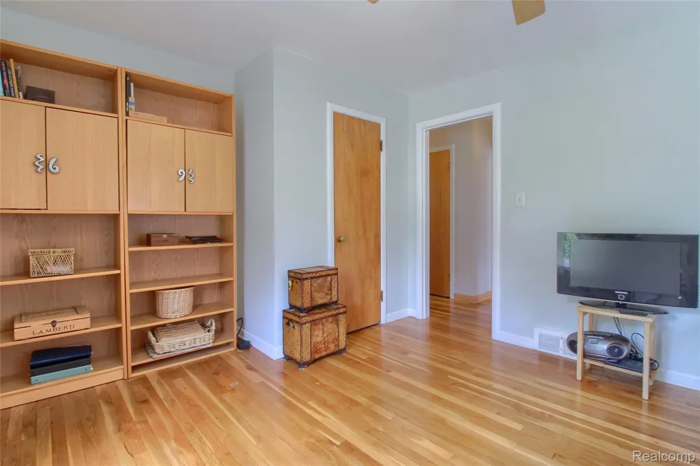 1910 Bonnieview Drive Royal Oak City, MI 48073