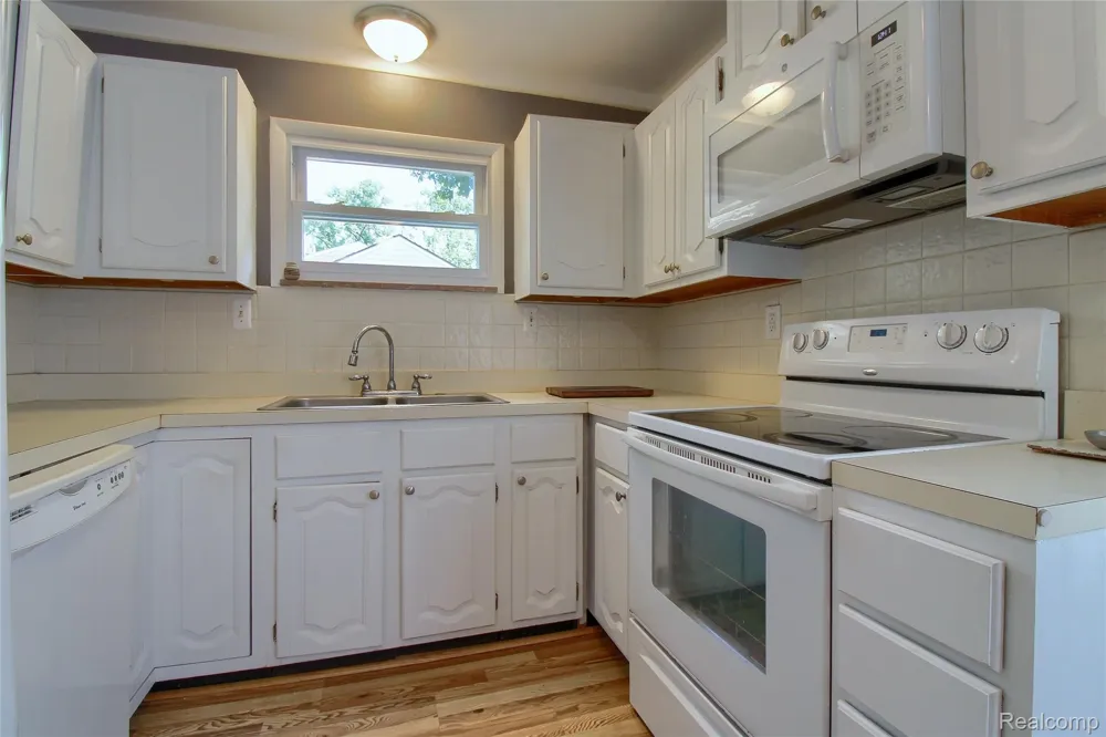 1910 Bonnieview Drive Royal Oak City, MI 48073