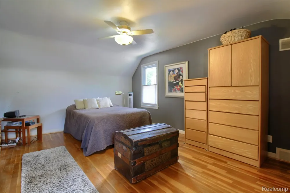 1910 Bonnieview Drive Royal Oak City, MI 48073