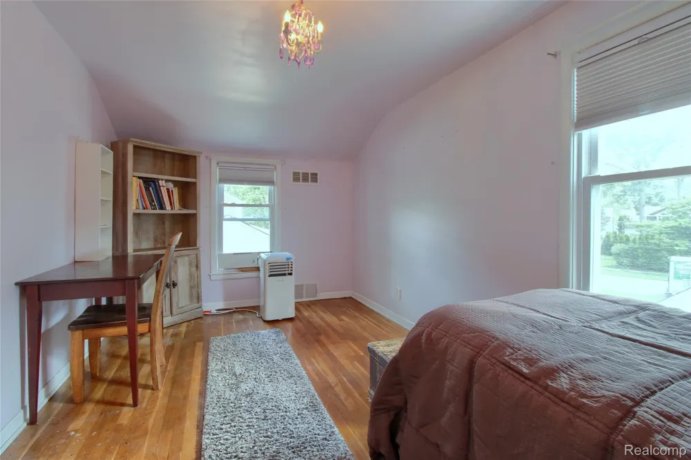1910 Bonnieview Drive Royal Oak City, MI 48073