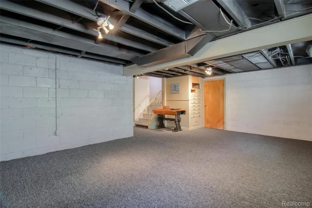 1910 Bonnieview Drive Royal Oak City, MI 48073