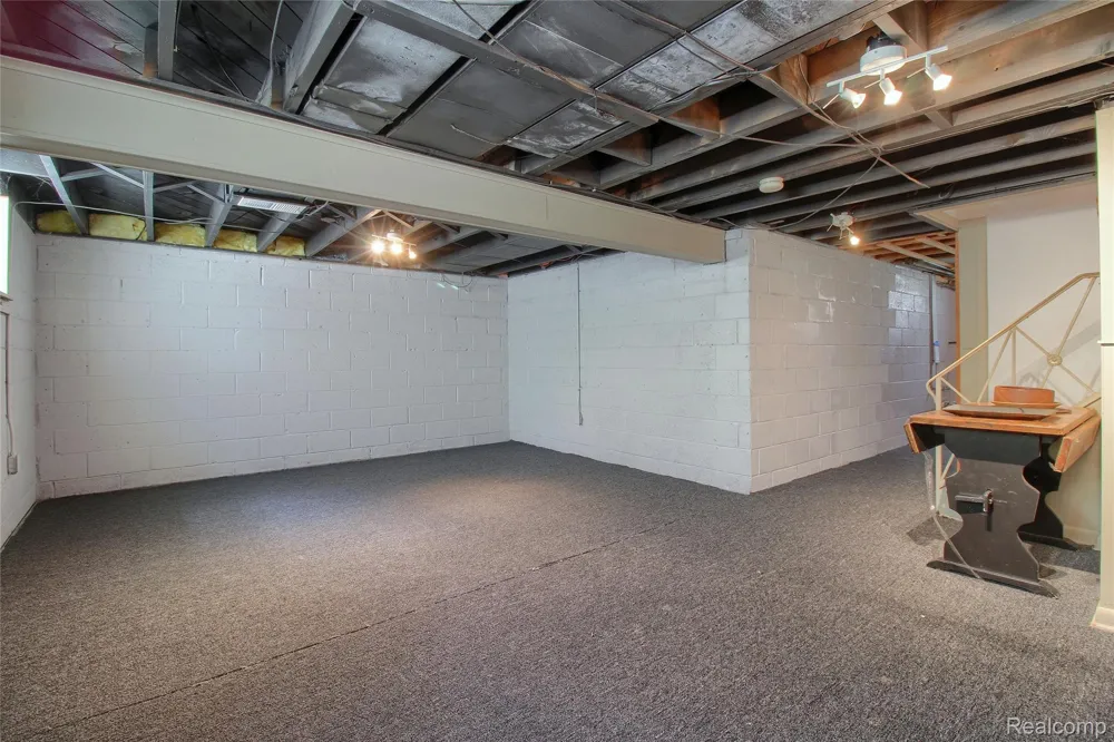 1910 Bonnieview Drive Royal Oak City, MI 48073