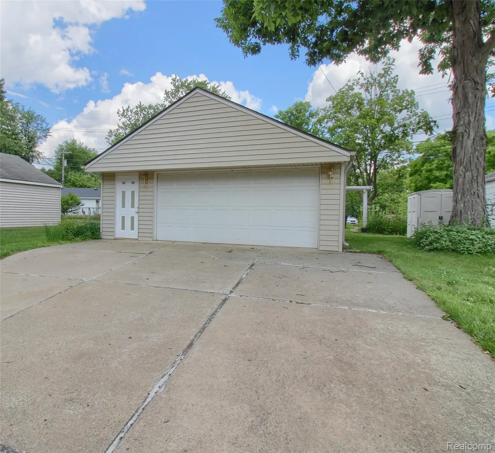 1910 Bonnieview Drive Royal Oak City, MI 48073