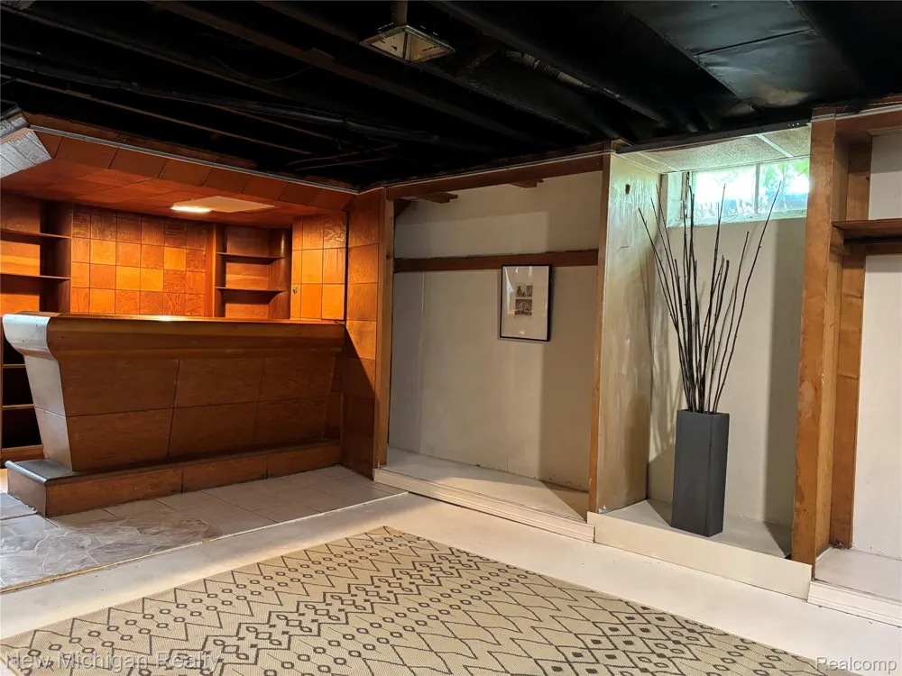 9919 Merriman Livonia City, MI 48083