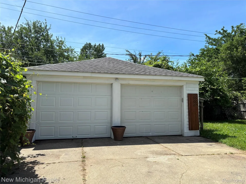 9919 Merriman Livonia City, MI 48083
