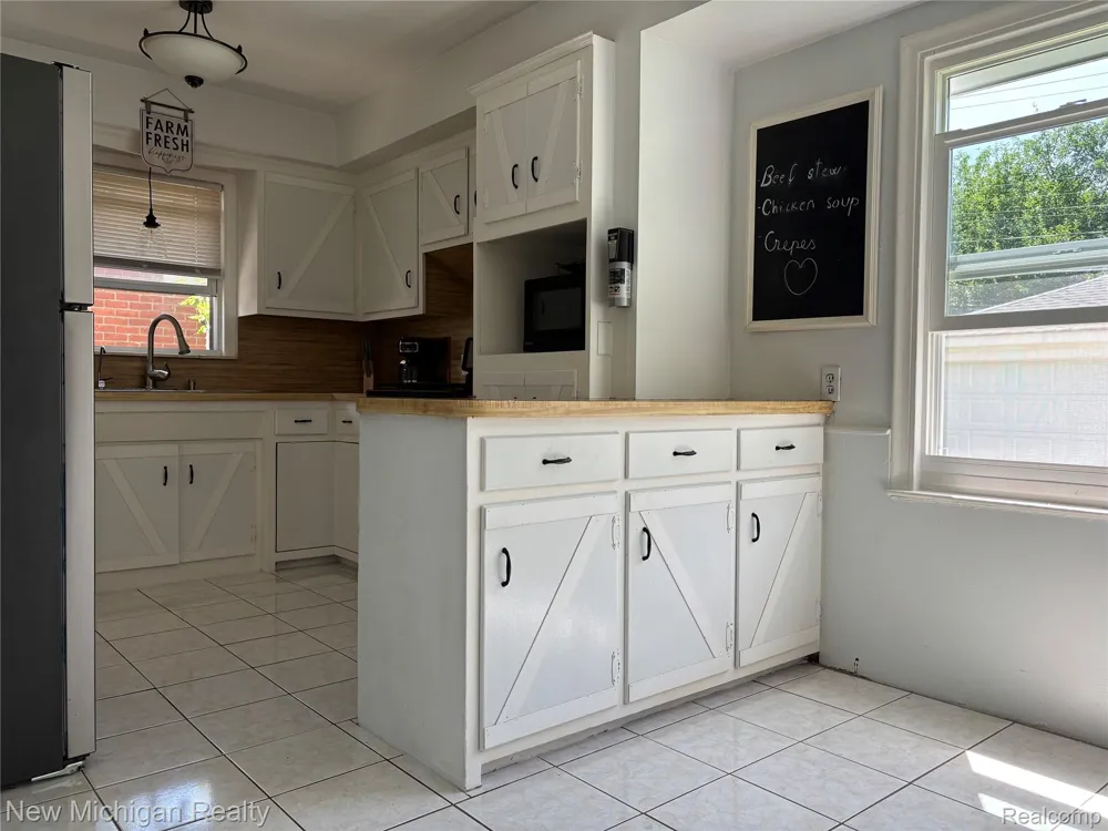 9919 Merriman Livonia City, MI 48083