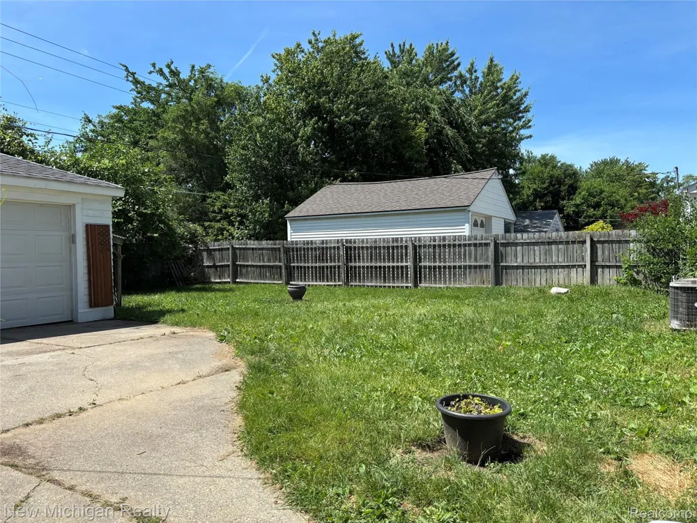 9919 Merriman Livonia City, MI 48083