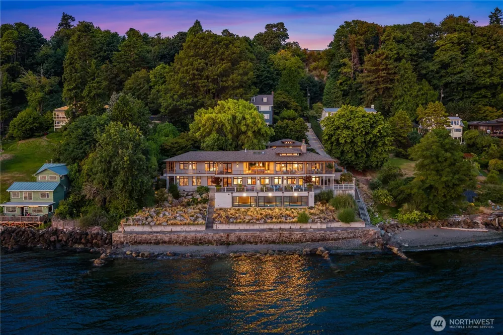 2481 Perkins Lane W Seattle, WA 98199