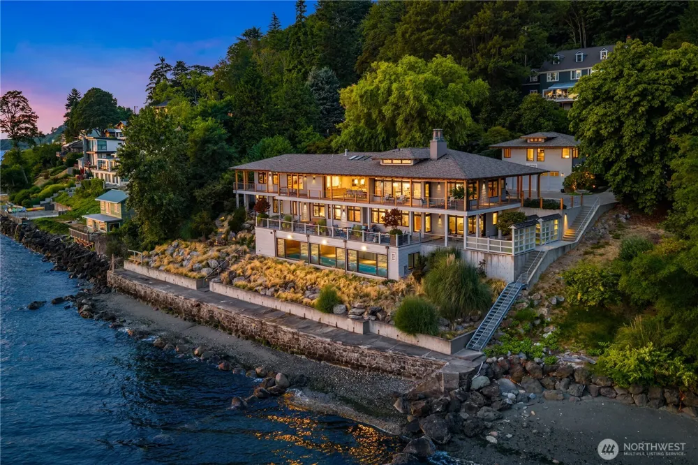 2481 Perkins Lane W Seattle, WA 98199